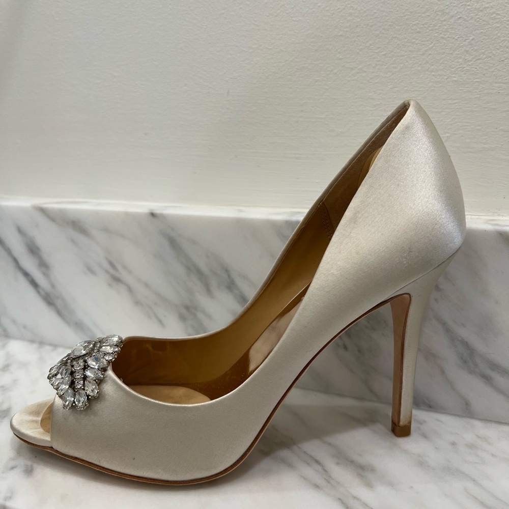 Badgley Mischka Wedding Shoes in Ivory 7.5
